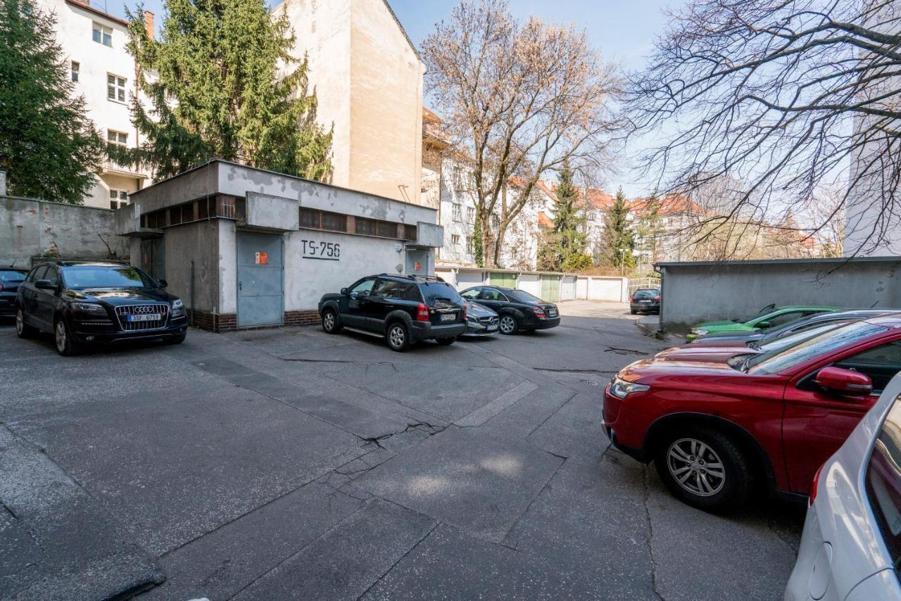Stylish Centrally Located 1Br Apartment With Parking ブラチスラヴァ エクステリア 写真